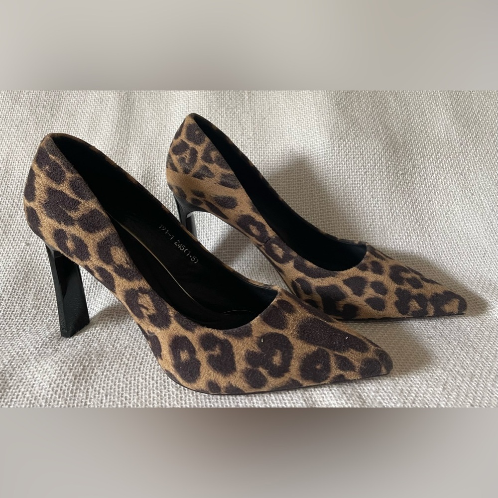 Fashion NiFeiYa animal print heels